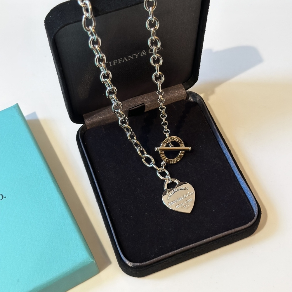 TIFFANY & COMPANY, NEW YORK SILVER HEART 🤍 NECKLACE